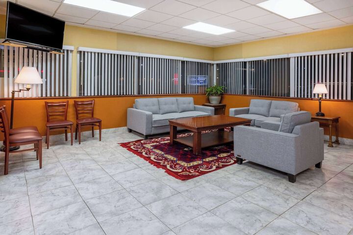 Ramada by Wyndham Rome / Verona