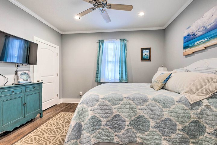 Dauphin Island Retreat: 2 Blocks to Beach!