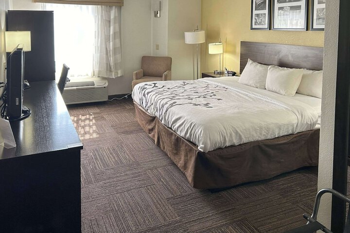 Room 35 of 38