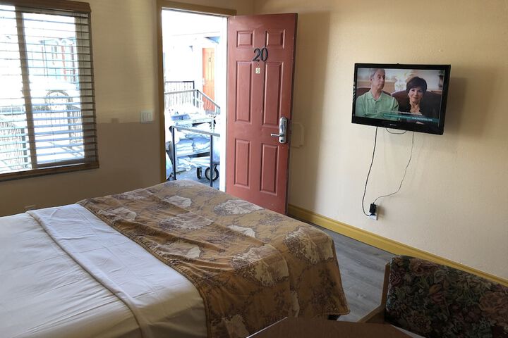 Room 28 of 35