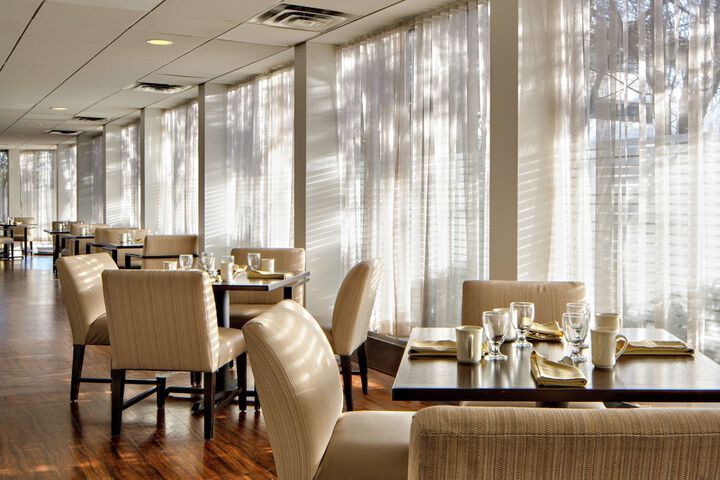 Dining 43 of 48
