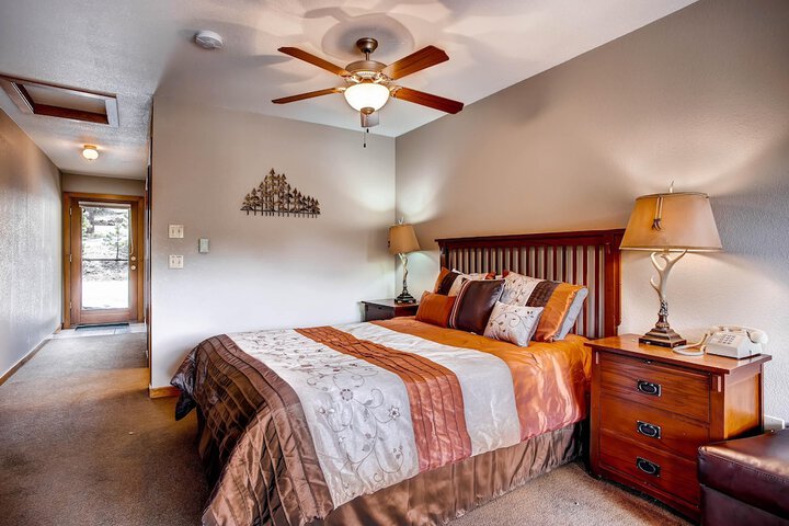 Room 5 of 10
