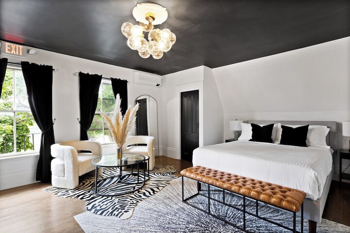 Room 43 of 46