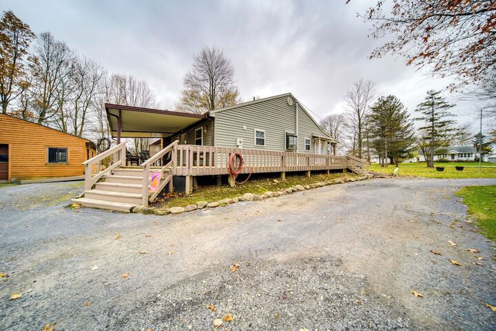 North Jackson Vacation Rental w / Wraparound Deck!