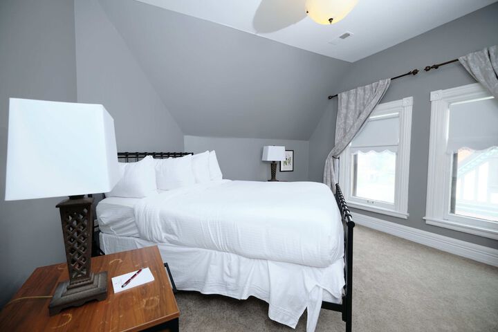 Room 140 of 185