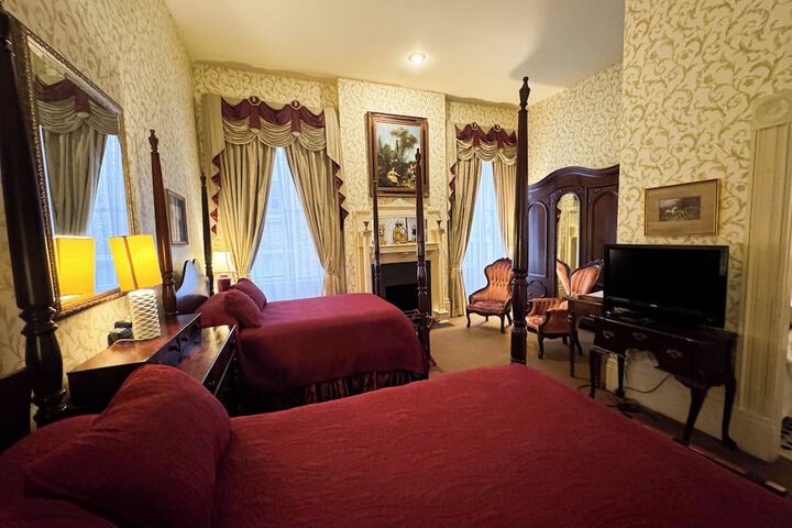 Room 35 of 142