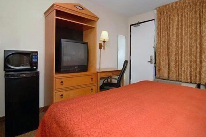 Room 28 of 37
