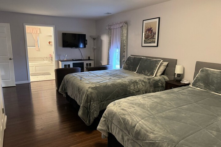 Room 10 of 16