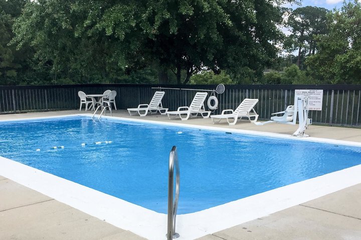 Pool 10 of 45