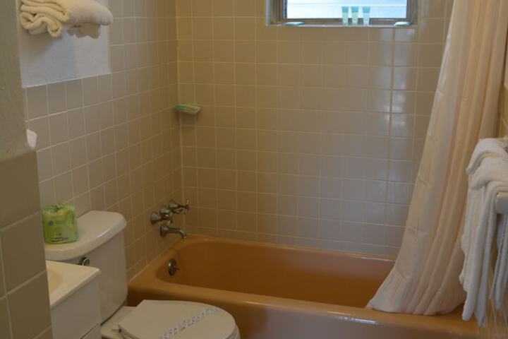 Room 33 of 72
