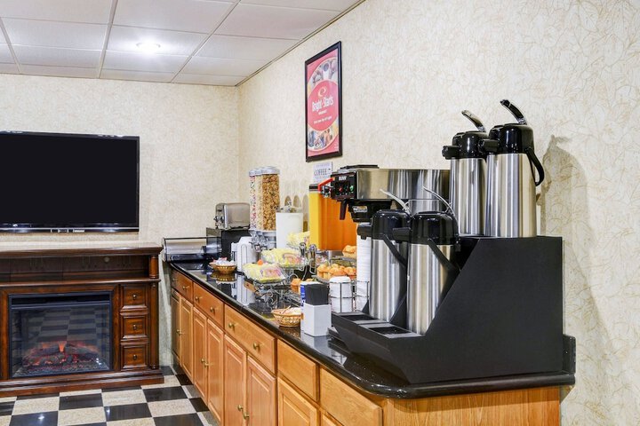 Breakfast/Coffee Service 25 of 25