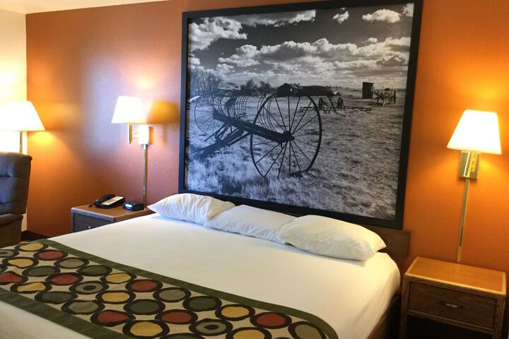 Room 7 of 16