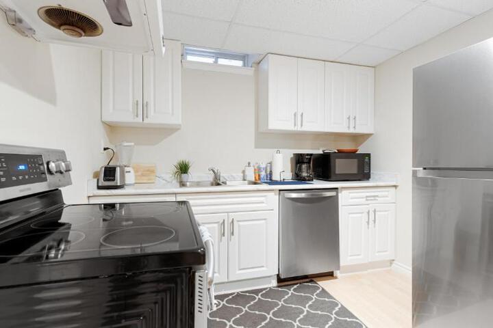 Finished 2 BR Apartment in an Upscale Area of Ajax
