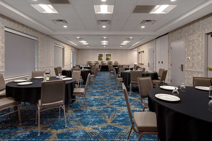 Hilton Garden Inn Detroit Metro Airport