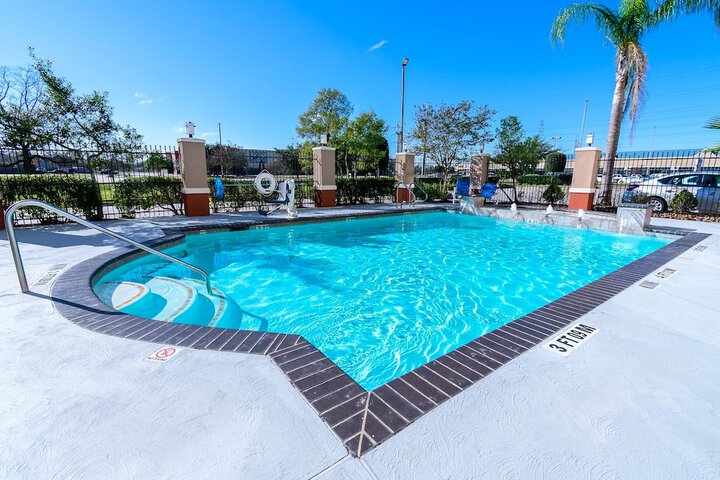 Pool 10 of 57