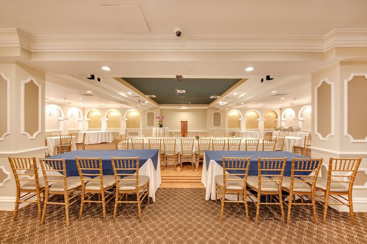 The Andrew Hotel