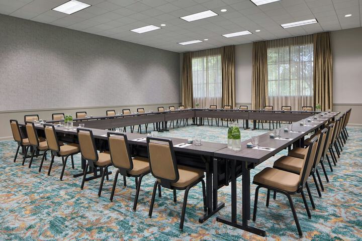 Renaissance Shoals Resort & Spa