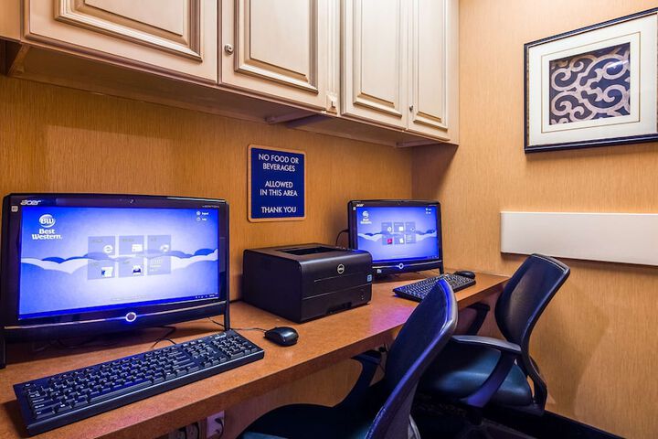 Business Center 27 of 28