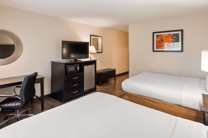 Room 8 of 28