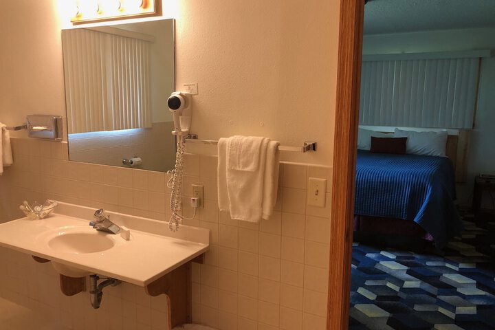 Room 12 of 98