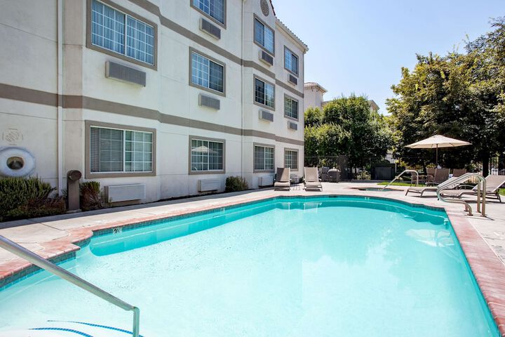 Pool 4 of 28