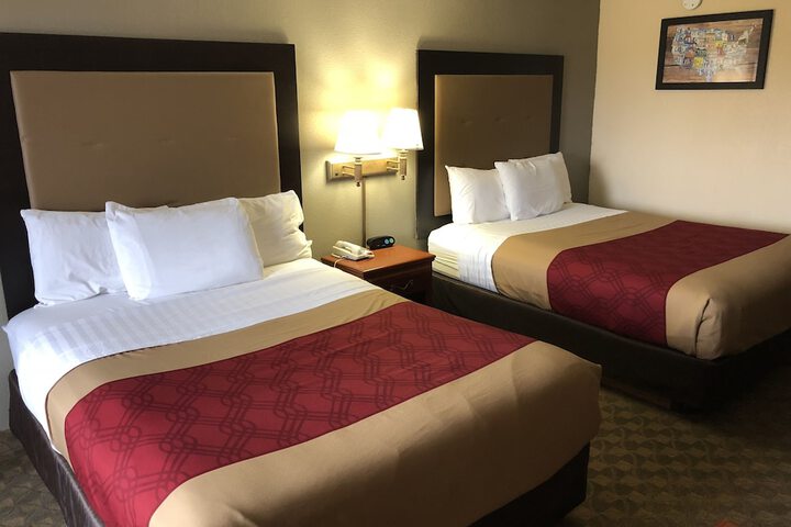 Econo Lodge Hillsboro I-35
