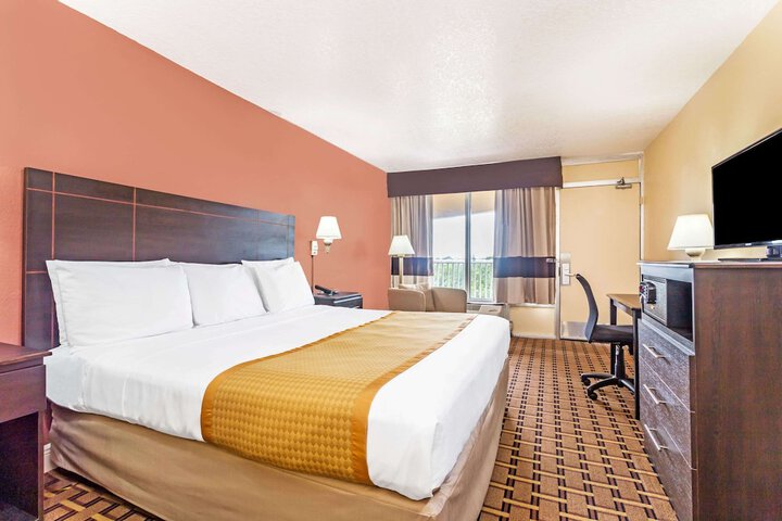 Room 15 of 22