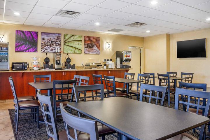 Sleep Inn & Suites Milwaukee Airport