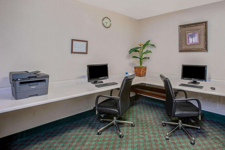 Business Center 30 of 30