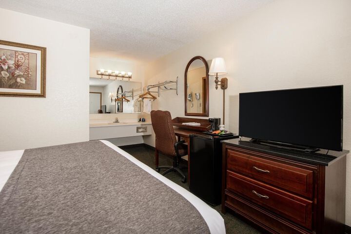 Room 27 of 37