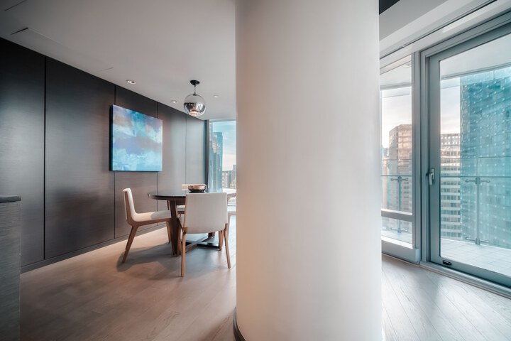 Paradox Vancouver