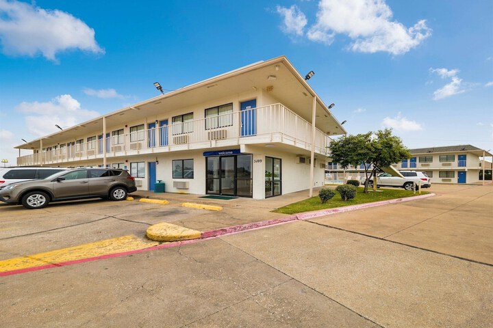 Motel 6 Greenville TX