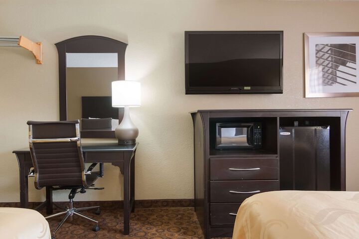 Room 8 of 28