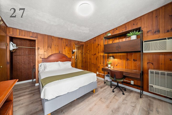 CedarWood Inn