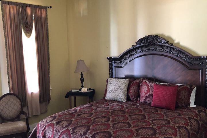 Room 13 of 38