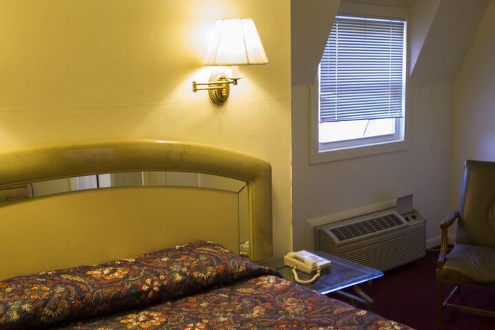 Room 13 of 35