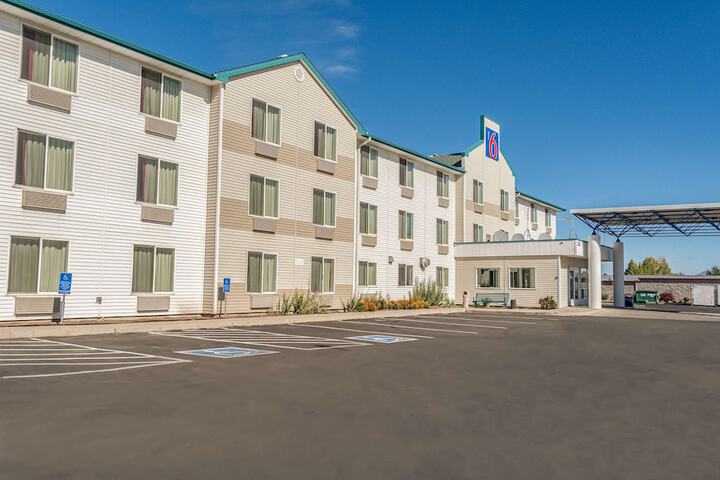 Motel 6 Redmond OR