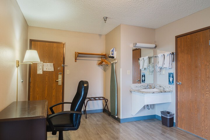 Room 12 of 18