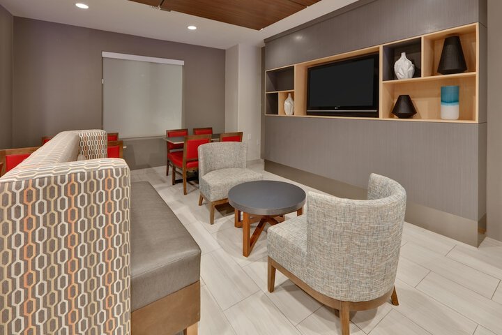 Holiday Inn Express Hotel & Suites Dallas - Duncanville by IHG