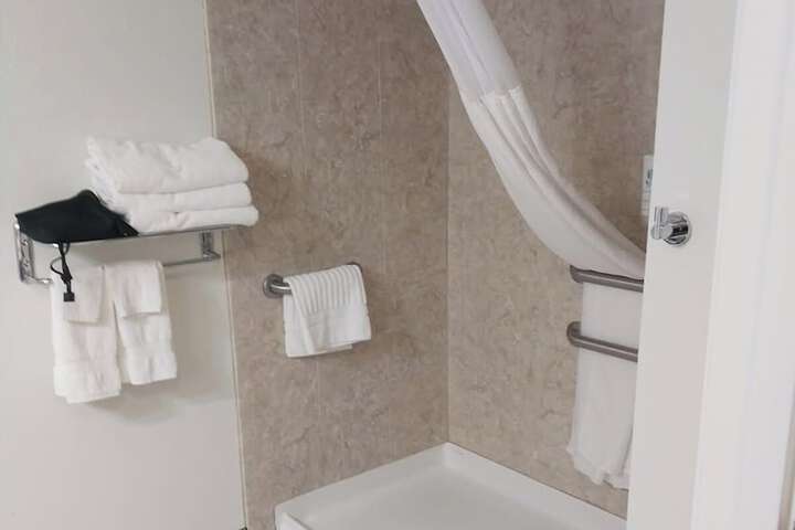 Country Inn & Suites by Radisson Platteville, WI