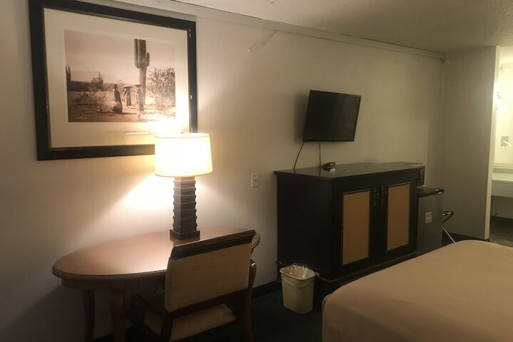 Travelers Inn & Suites