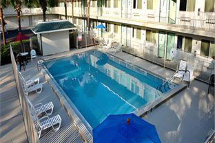 Pool 11 of 32