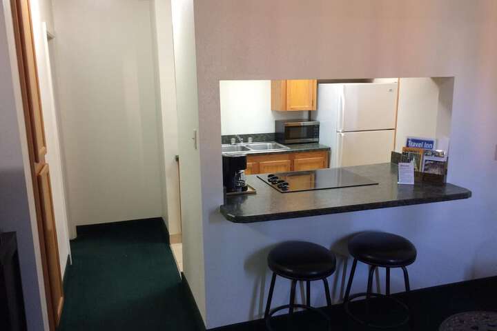 Travel Inn & Suites