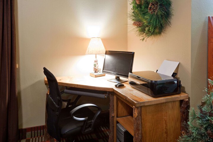 Business Center 34 of 38