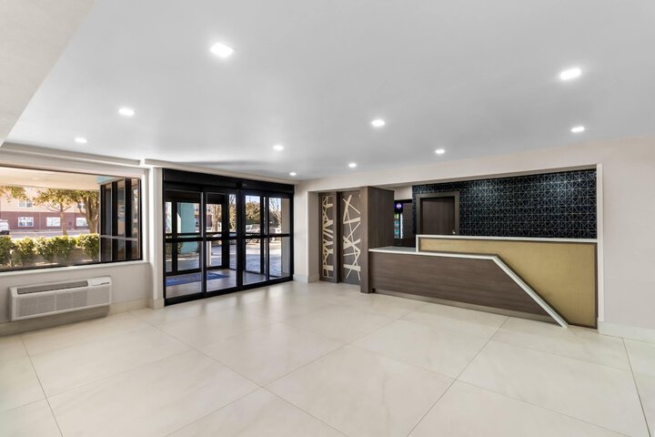 Baymont by Wyndham Arlington at Six Flags Dr