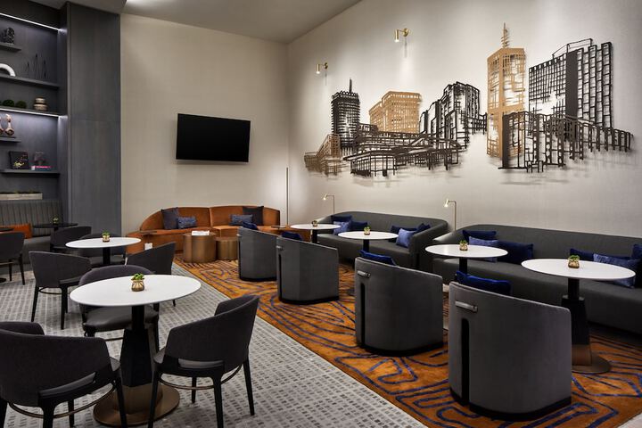 Lounge 51 of 60