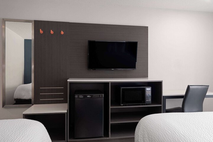 Room 13 of 35