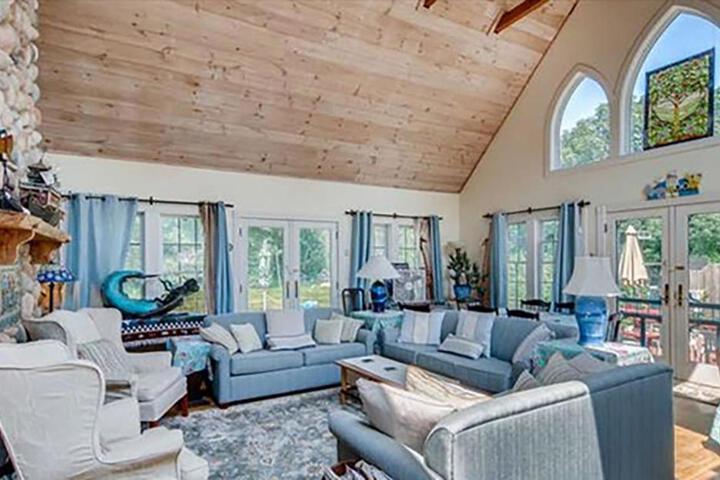 West Tisbury Inn