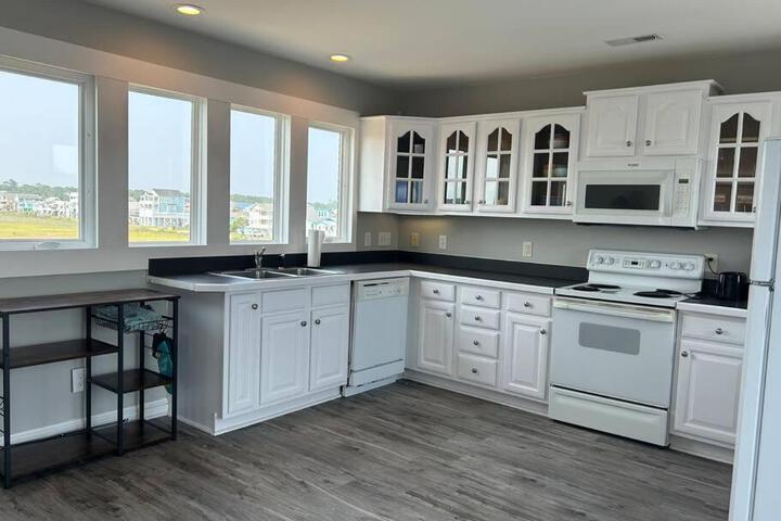 Holden Beach House Second Row with surround views!