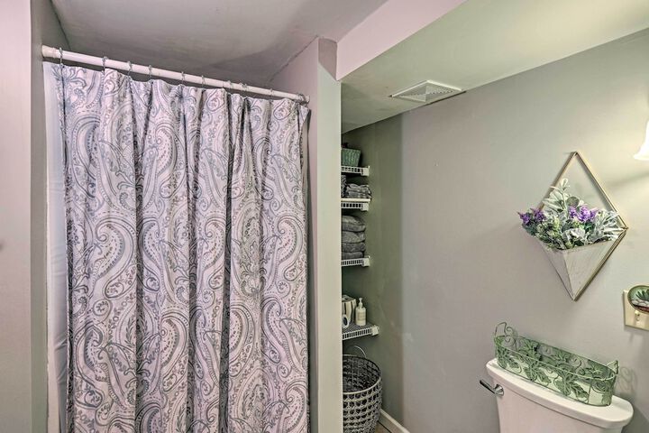 Newly Renovated Penn Yan Apartment 1 Mi to Lake!